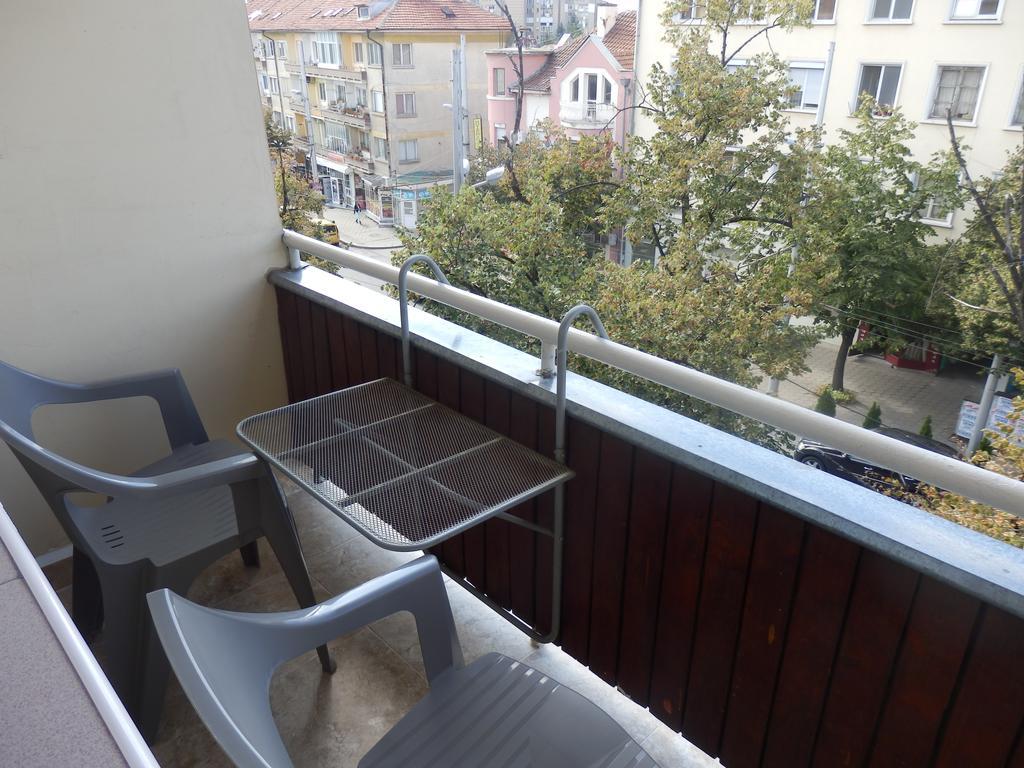 Семеен Хотел Роза Kazanlŭk Exterior foto